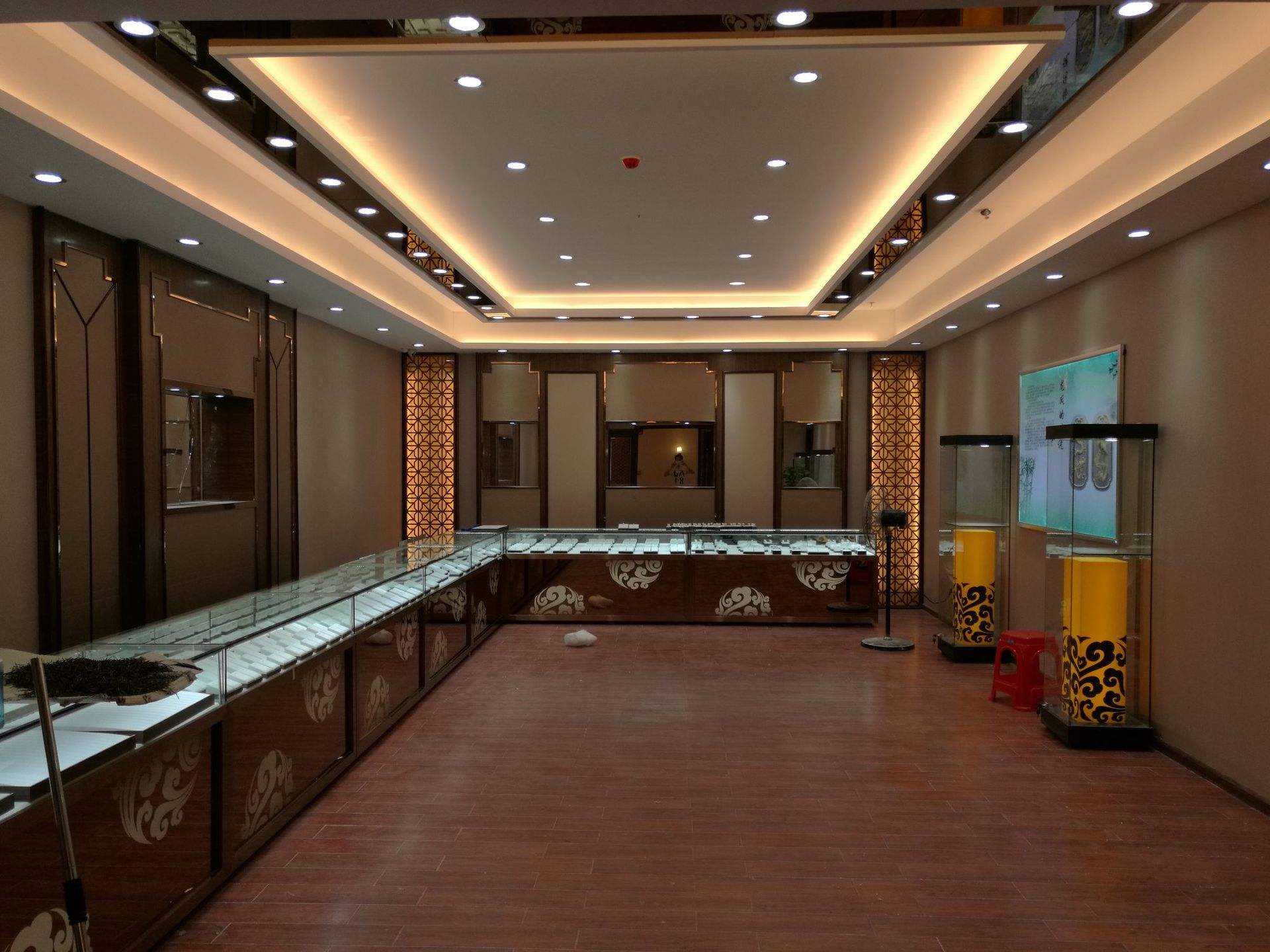 贵金属展示区(贵金属展示要求)